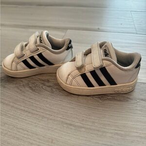 Adidas toddler Grand Court 4k